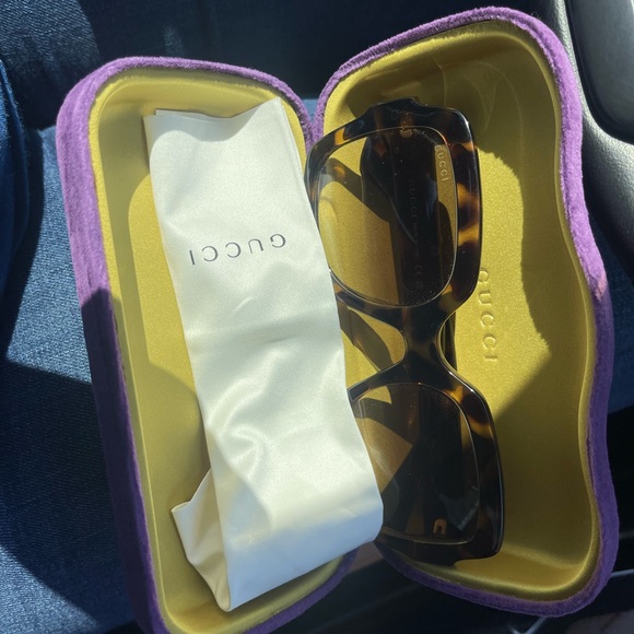 Gucci Tortoiseshell Sunglasses - Picture 3 of 9